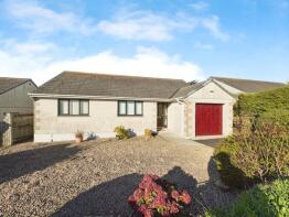15, Reeves Close, Helston TR13 9PB