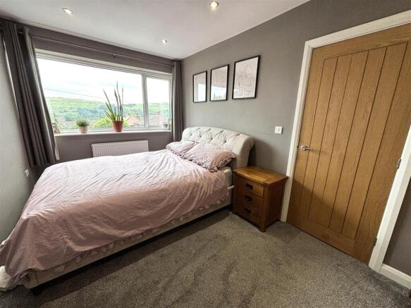 3 bed Semi-Detached for sale Image 5