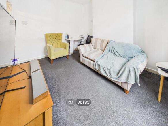 2 bed Terraced to rent Image 5