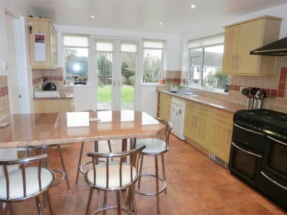 EXTENDED BREAKFAST KITCHEN
