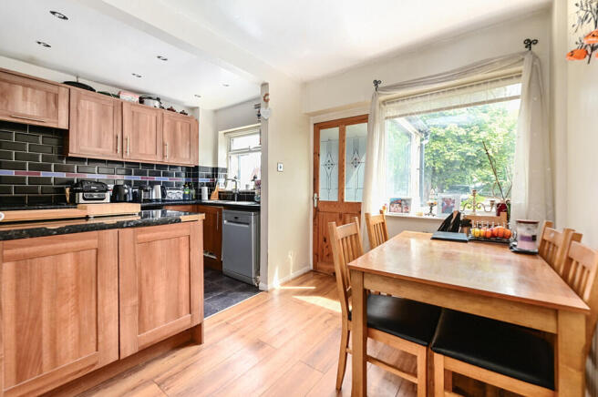 37 Ryecroft Garde...