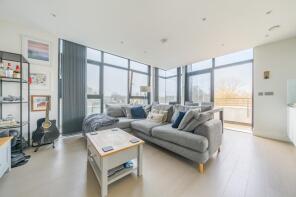 Flat 25, Weir House, Overbridge Square, Newbury RG14 5BP
