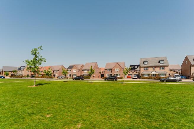 51 Birkdale Drive, Priors Hall-5.jpg