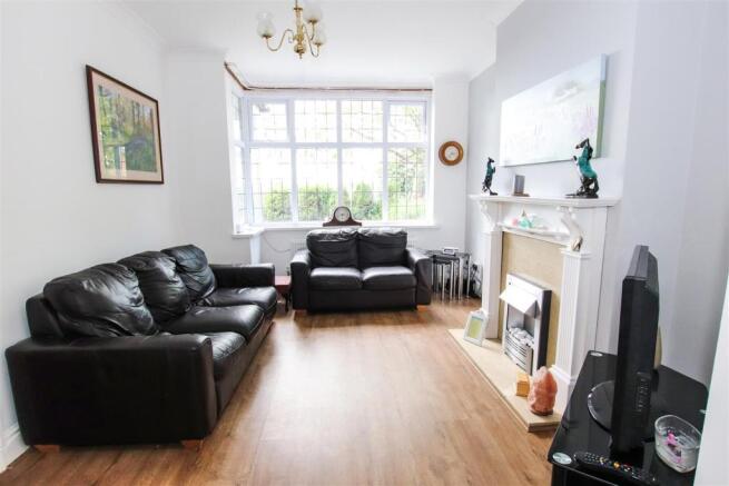 BAY FRONTED LOUNGE
