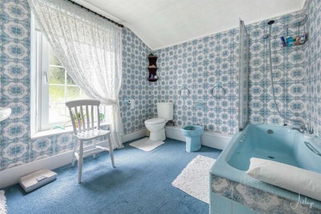Bathroom/w.c.