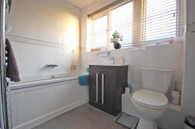 Family bathroom.jpg