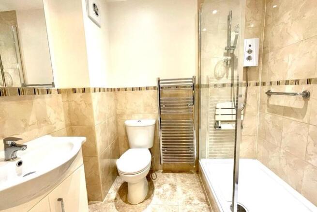 33 Manor Farm Court Bathroom
