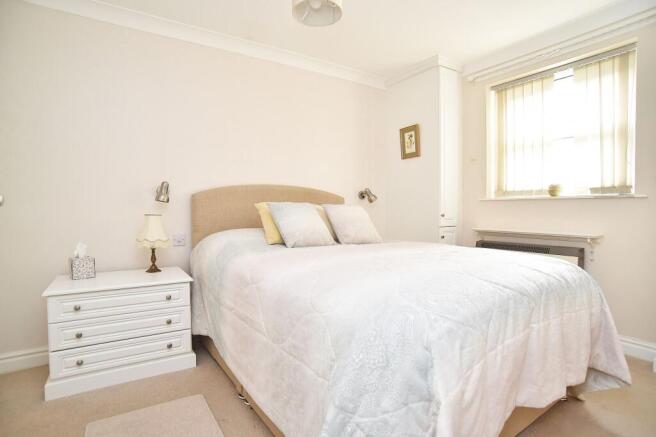2 bed Flat for sale Image 5