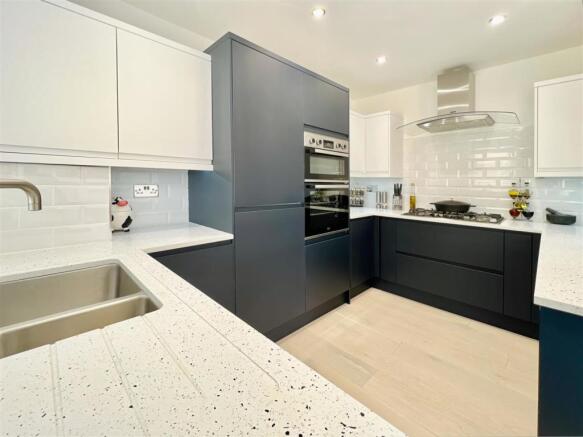 33 Churston Way 4.JPG