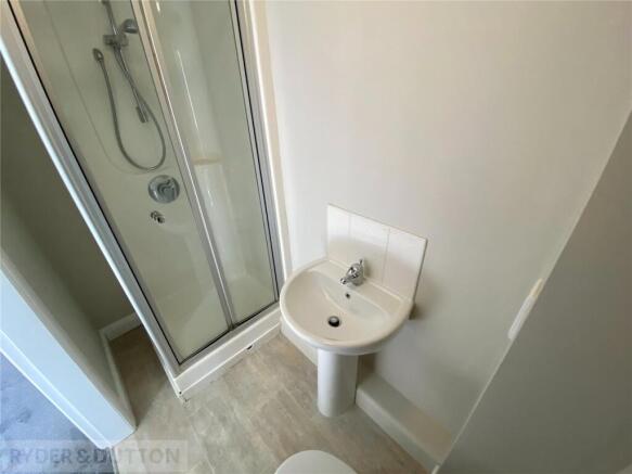 2 bed Apartment to rent Image 6