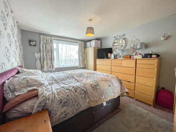 14 Withies Close - Bed 1