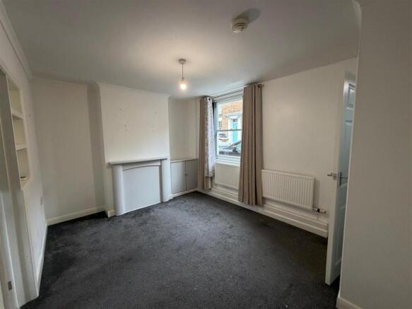 Living Room 1.jpg