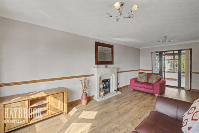 4 bed Detached for sale Image 11