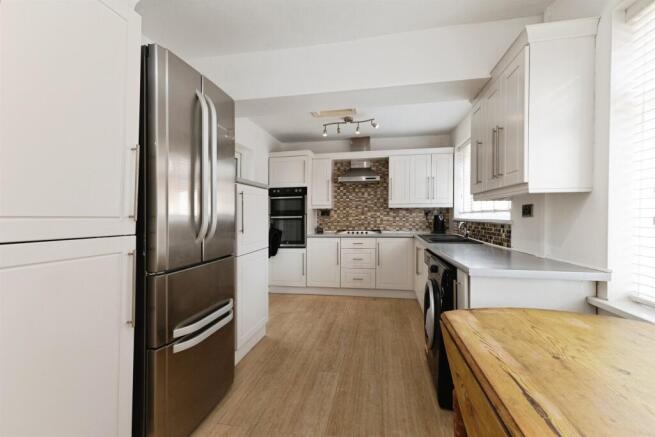 3 bed Semi-Detached for sale Image 4