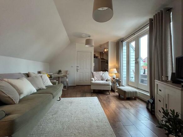 SITTING ROOM/DINING ROOM