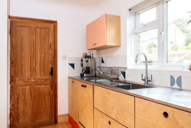 LE 20 Hereward Way BN7 2HJ-19.jpg