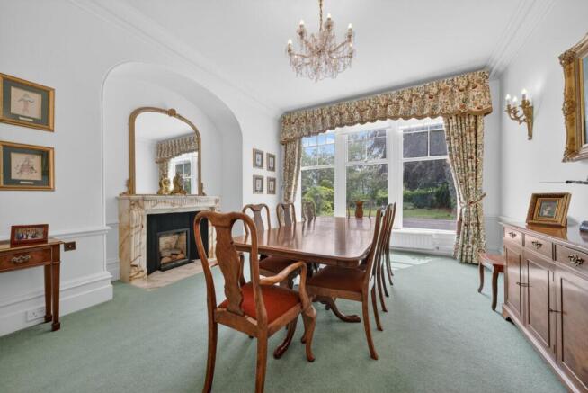 5 bed Detached for sale Image 8