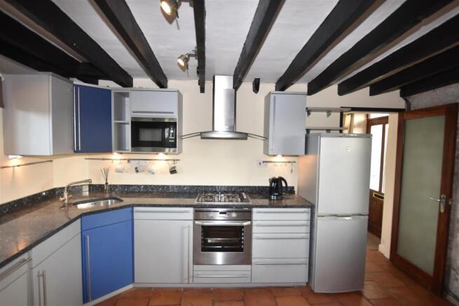 kitchen (2).JPG