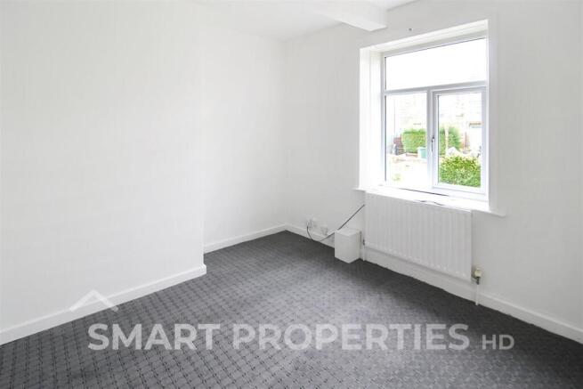 2 bed Terraced to rent Image 4
