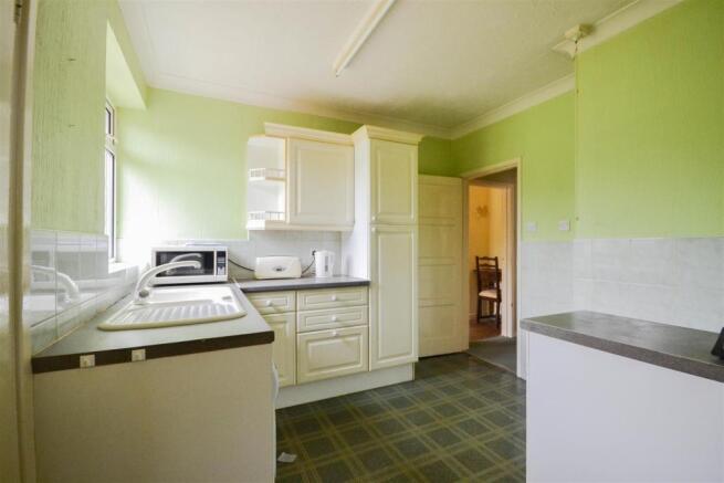 Kitchen 2.jpg