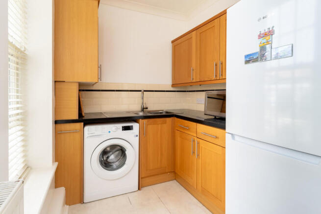 2 bed Flat for sale Image 6