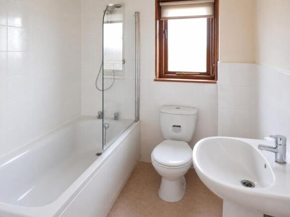2 bed Semi-Detached to rent Image 7