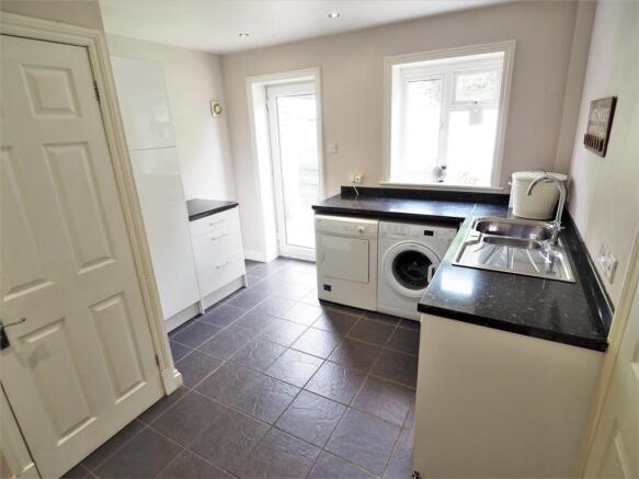 Large Utility With Ground Floor WC 944