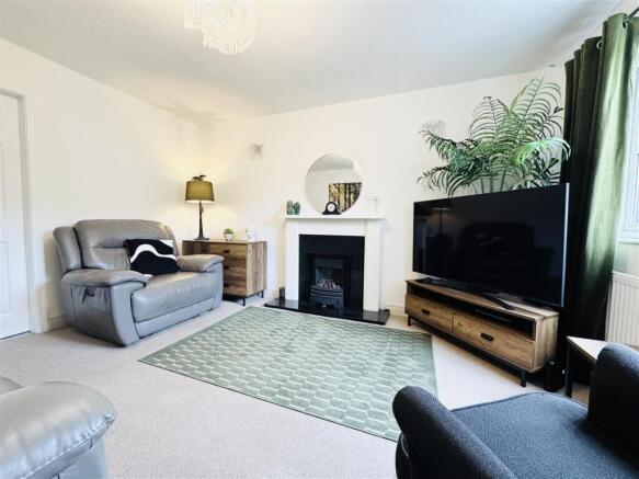 Park Avenue, Shelley, Huddersfield, HD8 8JY photo 4