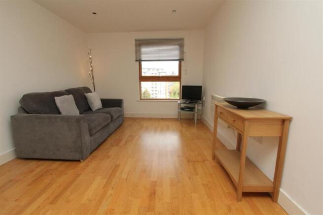 Livingroom1.JPG