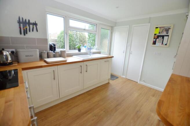 4  350108 kitchen 2 (FILEminimizer).JPG