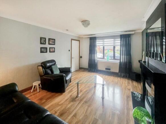 6 bed Detached for sale Image 4