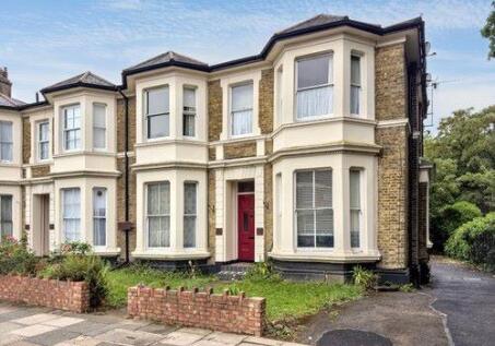 4 Cheshunt House, 10-12 Sunny Gardens Road, Hendon, London, NW4 1RX