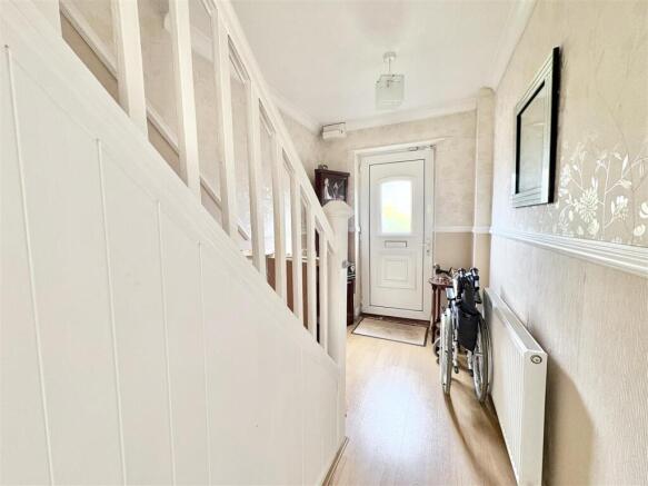 Acacia Avenue, Kirkby-In-Ashfield, Nottingham photo 5