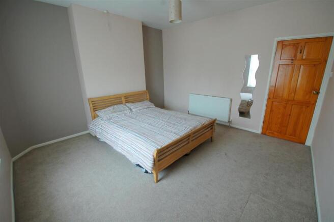 Bedroom 1.jpg