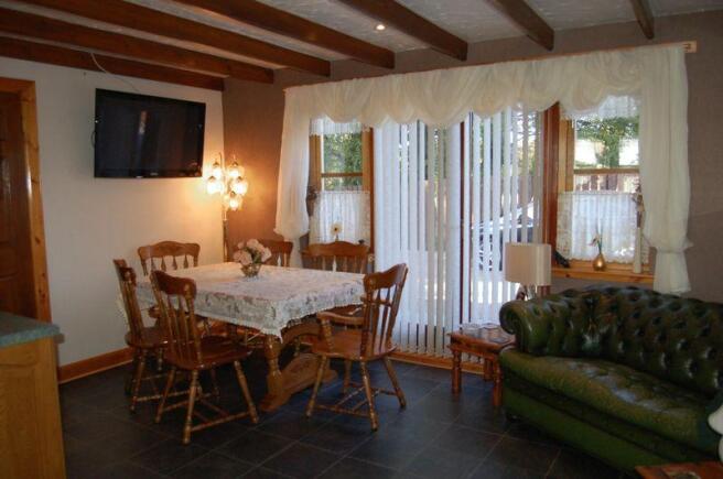 Kitchen Dining Area