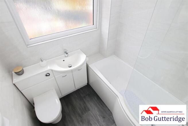 FIRST FLOOR LUXURY BATHROOM