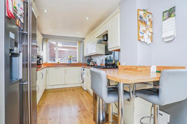 3 bed Semi-Detached for sale Image 4