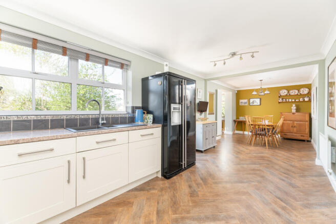 4 bed Detached for sale Image 7