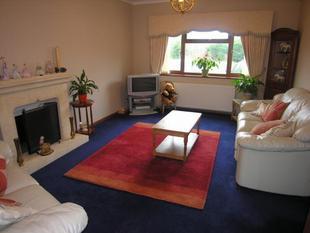 LIVING ROOM: