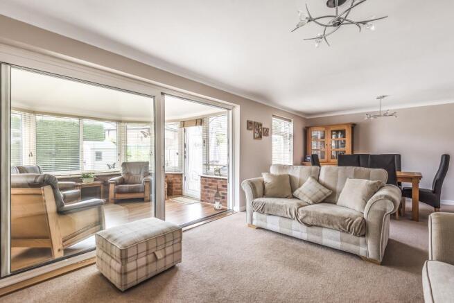 Lounge/Dining Room