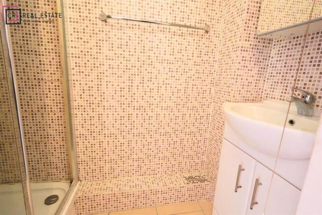 SHOWER ROOM PIC 2