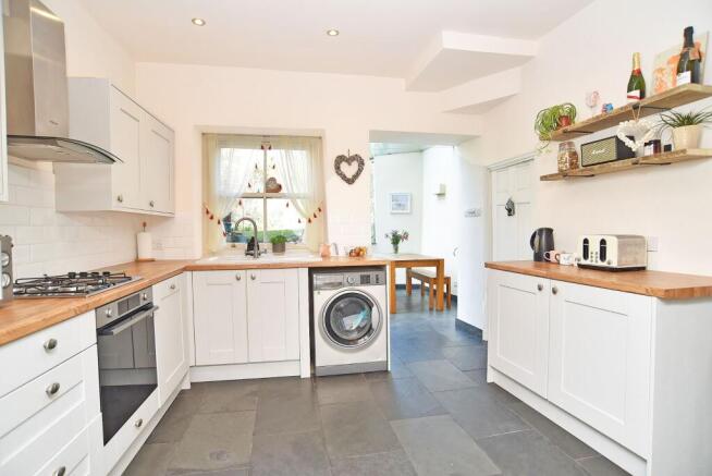 3 bed Town House for sale Image 4
