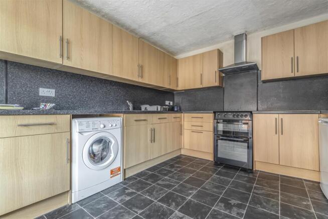 5 bed End of Terrace to rent Image 4
