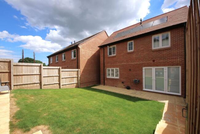 Alder Avenue, Hedge End, SO30 photo 4