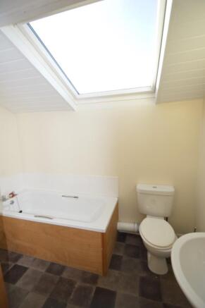 4 bed Terraced to rent Image 9
