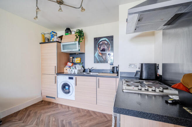 2 bed Flat for sale Image 5