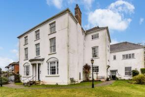 Flat 5, 32 Heath Lodge, Sussex Road, Petersfield GU31 4JZ