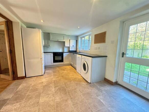 Kitchen 1.jpg