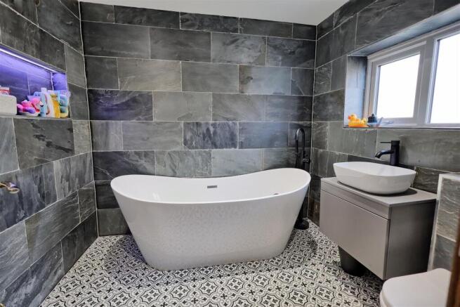 FAMILY BATHROOM