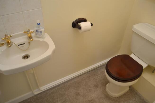 GUEST CLOAKROOM